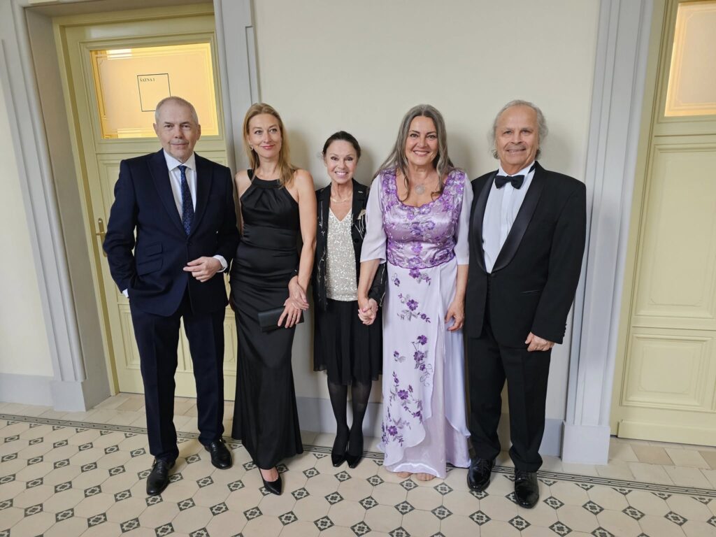 498526443 10235771792372207 192073109635587157 n